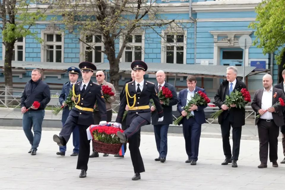 В Крыму отмечают годовщину манифеста Екатерины II о принятии полуострова в состав России В Крыму отмечают годовщину манифеста Екатерины II о принятии полуострова в состав России
