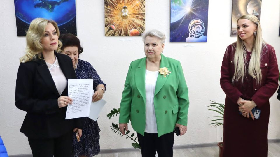 Анастасия Гридчина: В рамках недели космонавтики в Палате художественных промыслов и ремёсел Республики Крым с большим успехом прошла выставка «Космос в Крыму — Крым в Космосе» Анастасия Гридчина: В рамках недели космонавтики в Палате художественных промыслов и ремёсел Республики Крым с большим успехом прошла выставка «Космос в Крыму — Крым в Космосе»