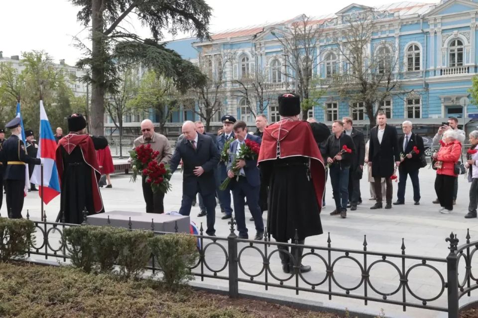 В Крыму отмечают годовщину манифеста Екатерины II о принятии полуострова в состав России В Крыму отмечают годовщину манифеста Екатерины II о принятии полуострова в состав России