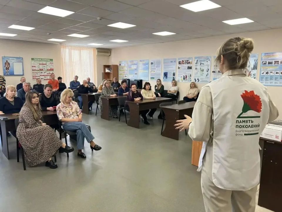 Красная гвоздика – цветок памяти и благодарности Красная гвоздика – цветок памяти и благодарности
