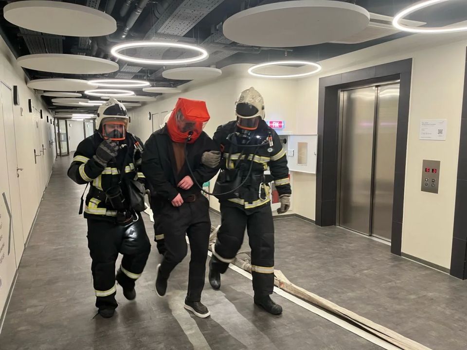 В гостиничном комплексе на южном берегу прошли пожарно-тактические учения В гостиничном комплексе на южном берегу прошли пожарно-тактические учения