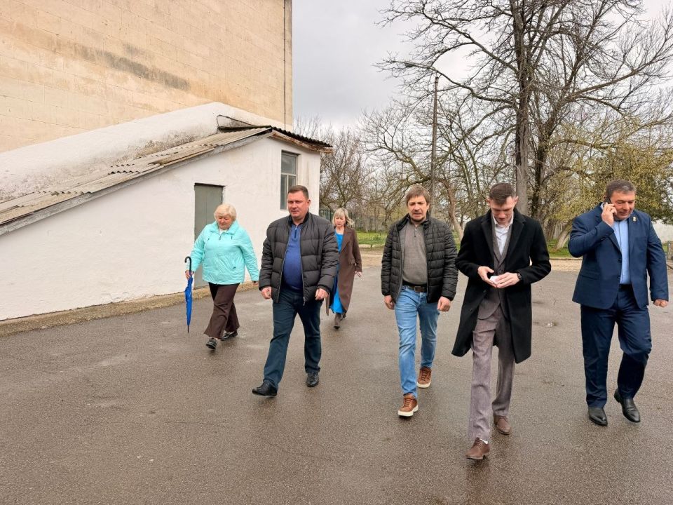 Юрий Нестеренко: В рамках региональной недели, провёл встречу в Новоселовском сельском поселении с депутатами сельского совета, сотрудниками администрации, коллективами школы и сельского ДК, предпринимателями, социальными... Юрий Нестеренко: В рамках региональной недели, провёл встречу в Новоселовском сельском поселении с депутатами сельского совета, сотрудниками администрации, коллективами школы и сельского ДК, предпринимателями, социальными...