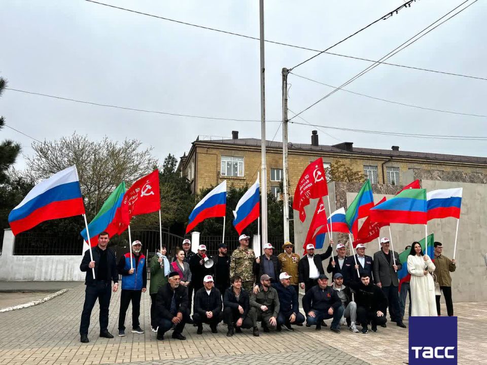 Межрегиональный автопробег "Знамя Победы", посвященный 81-летию Победы в Великой Отечественной войне, стартовал в дагестанском Каспийске Межрегиональный автопробег "Знамя Победы", посвященный 81-летию Победы в Великой Отечественной войне, стартовал в дагестанском Каспийске