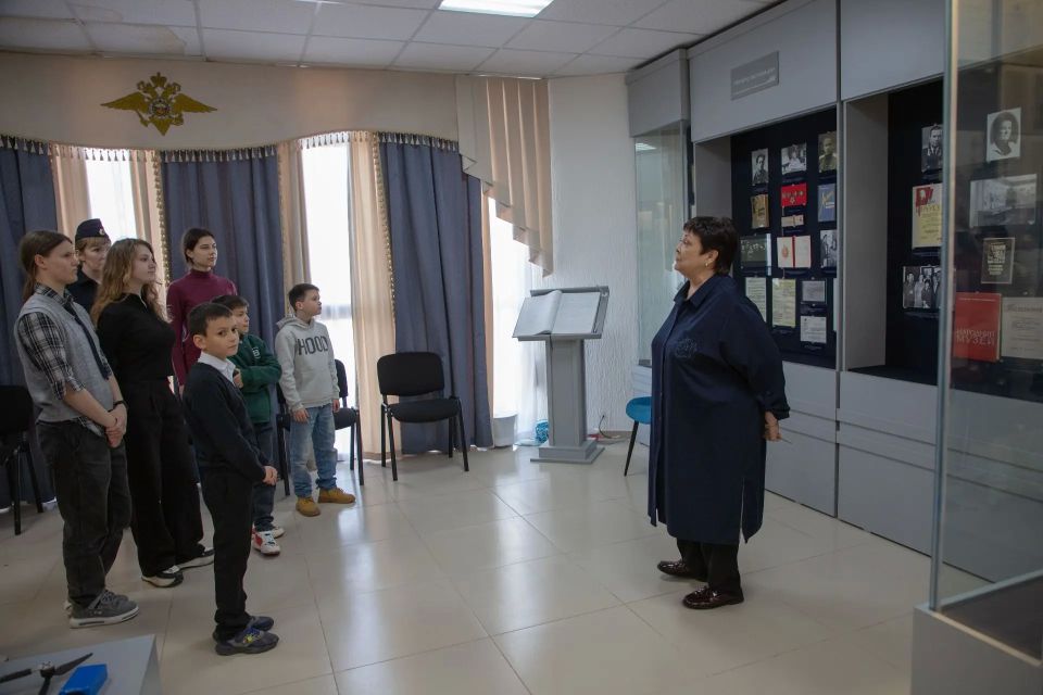 Память о героях: полиция Севастополя организовала для воспитанников приюта экскурсию в музей Память о героях: полиция Севастополя организовала для воспитанников приюта экскурсию в музей