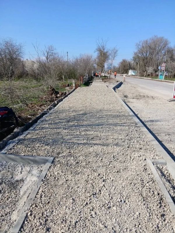 Более 4,7 километра дороги обновляют в Красногвардейском районе Более 4,7 километра дороги обновляют в Красногвардейском районе