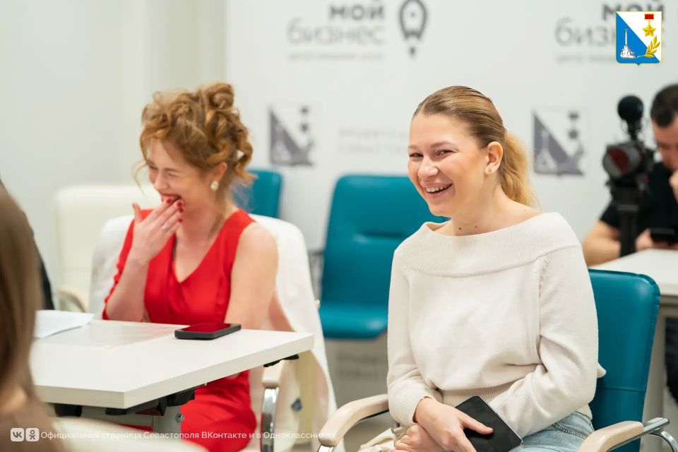 Студенты СевГУ защитили дипломы по наружной рекламе: их работы появятся на городских экранах Студенты СевГУ защитили дипломы по наружной рекламе: их работы появятся на городских экранах