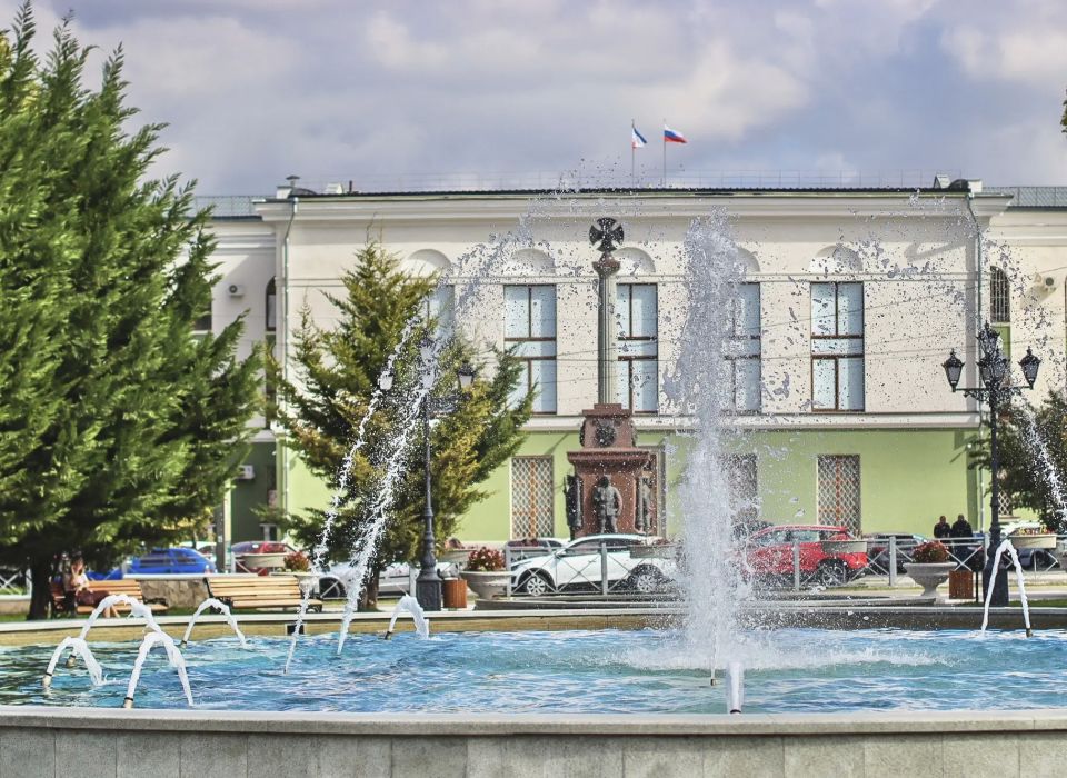 Сезон фонтанов стартовал вчера в скверах Симферополя Сезон фонтанов стартовал вчера в скверах Симферополя