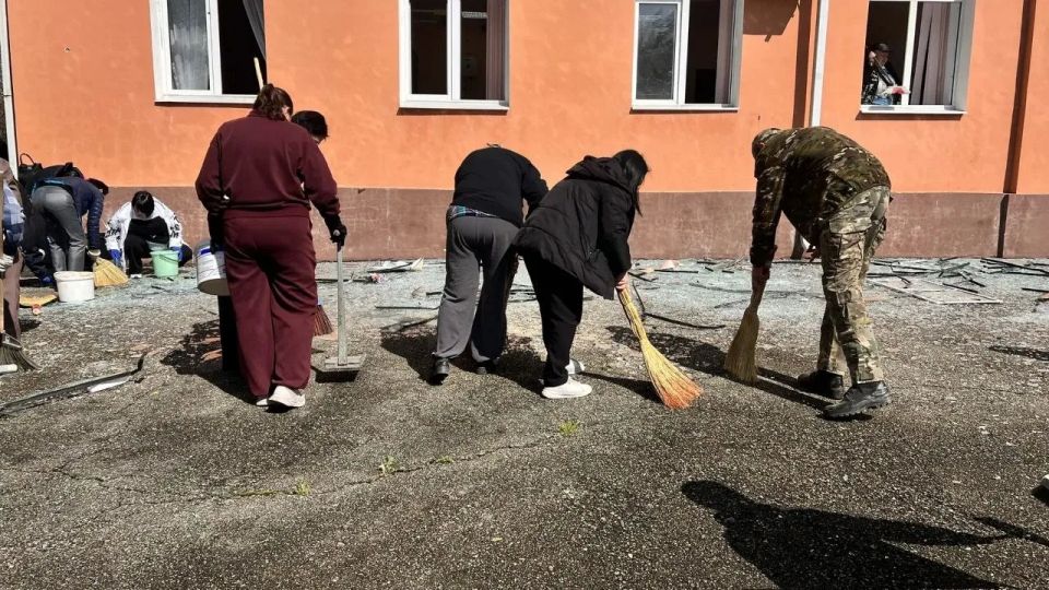 В Туапсе в результате атаки ВСУ повреждены стекла в 17 зданиях