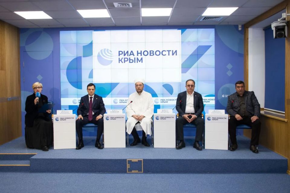Председатель Госкомнаца РК Руслан Якубов в преддверии Дня возрождения реабилитированных народов Крыма принял участие в пресс-конференции, которая состоялась на площадке МИА «Россия Сегодня» Председатель Госкомнаца РК Руслан Якубов в преддверии Дня возрождения реабилитированных народов Крыма принял участие в пресс-конференции, которая состоялась на площадке МИА «Россия Сегодня»