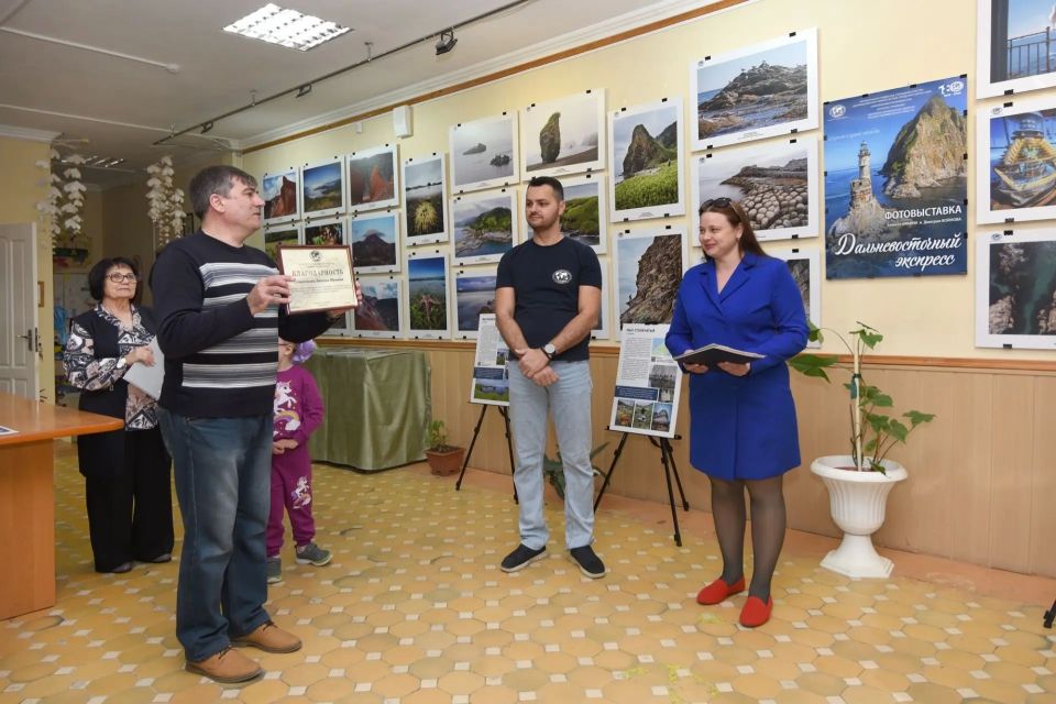 17 апреля в Новом Свете открылась яркая фотовыставка «Дальневосточный экспресс» 17 апреля в Новом Свете открылась яркая фотовыставка «Дальневосточный экспресс»