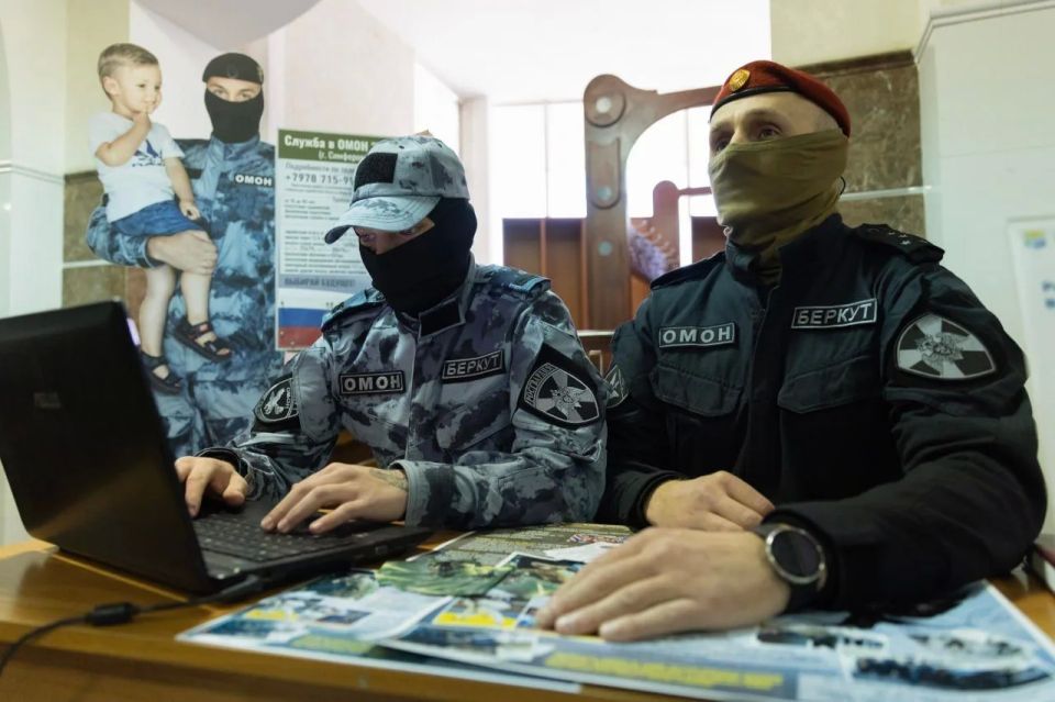 В Крыму представители Росгвардии рассказали о возможностях службы на Всероссийской ярмарке трудоустройства В Крыму представители Росгвардии рассказали о возможностях службы на Всероссийской ярмарке трудоустройства
