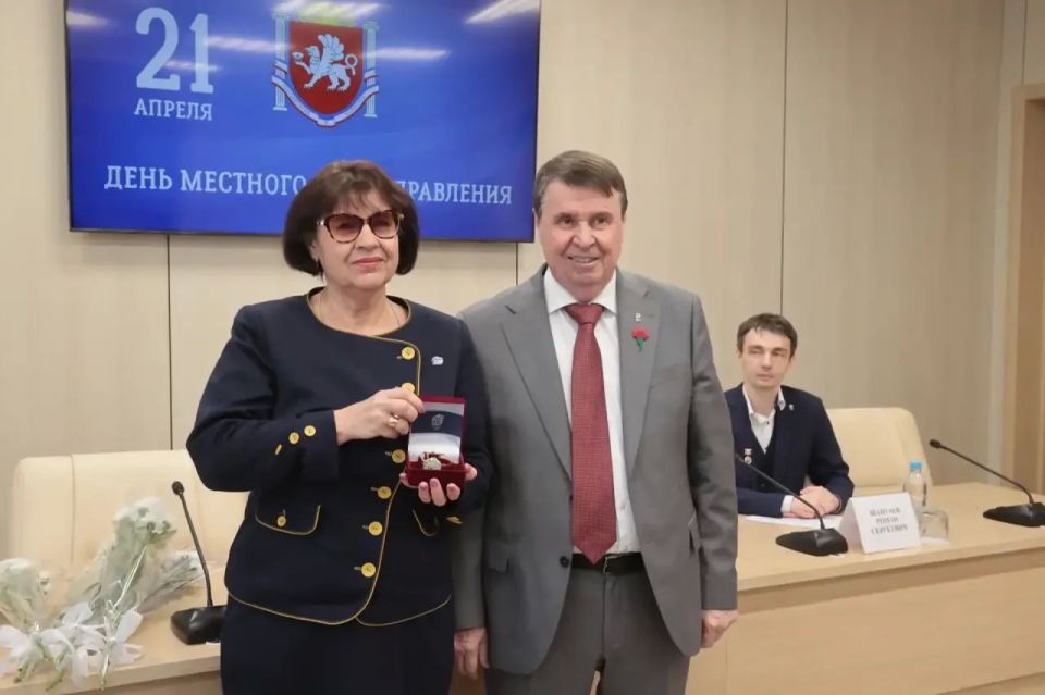 Сергей Цеков вручил награды работникам местного самоуправления Сергей Цеков вручил награды работникам местного самоуправления