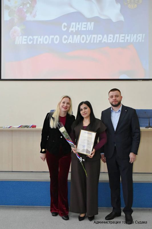 Руководители города наградили сотрудников органов местного самоуправления Руководители города наградили сотрудников органов местного самоуправления