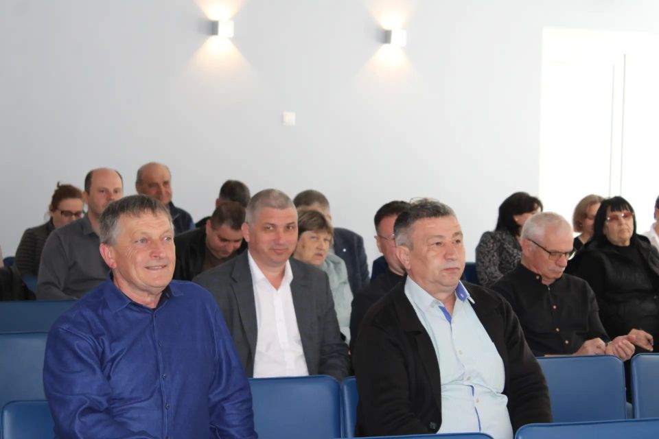 Первый заместитель главы администрации Ленинского района Александр Саенко совместно с председателем районного совета Викторией Заботиной и заместителями главы Аметом Абильваповым и Еленой Рудюк провёл еженедельное аппаратное... Первый заместитель главы администрации Ленинского района Александр Саенко совместно с председателем районного совета Викторией Заботиной и заместителями главы Аметом Абильваповым и Еленой Рудюк провёл еженедельное аппаратное...