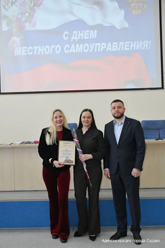 Руководители города наградили сотрудников органов местного самоуправления Руководители города наградили сотрудников органов местного самоуправления