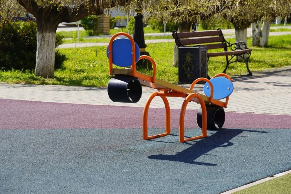 В Керчи продолжается работа по ремонту и обслуживанию детских и спортивных площадок в рамках муниципального контракта В Керчи продолжается работа по ремонту и обслуживанию детских и спортивных площадок в рамках муниципального контракта
