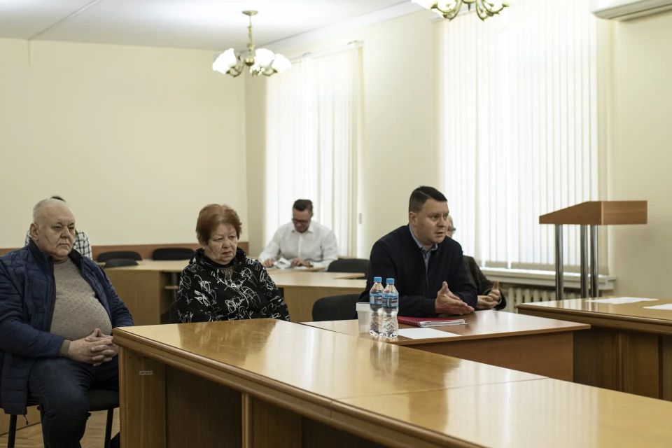 Глава администрации Симферополя Михаил Афанасьев провёл личный приём граждан, в ходе которого к нему обратились восемь симферопольцев Глава администрации Симферополя Михаил Афанасьев провёл личный приём граждан, в ходе которого к нему обратились восемь симферопольцев