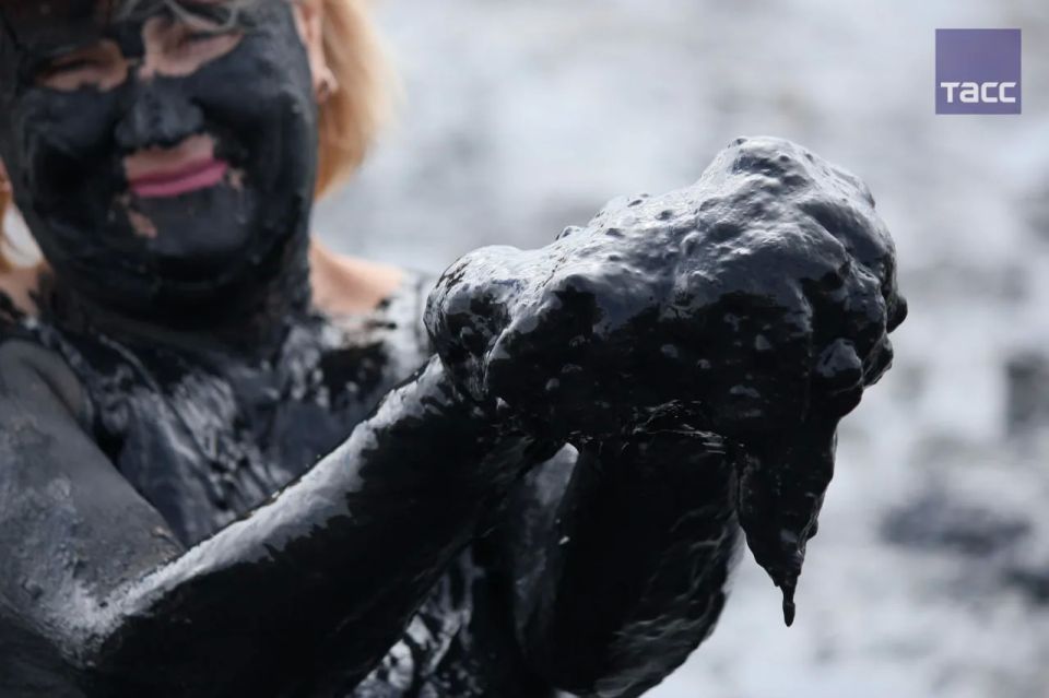 В Крыму пять соленых озер признаны пригодными для добычи лечебной грязи В Крыму пять соленых озер признаны пригодными для добычи лечебной грязи