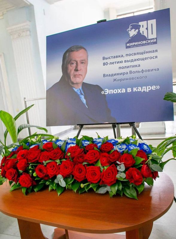 Члены Общественной палаты Севастополя приняли участие в торжественном открытии фотовыставки «Эпоха в кадре» Члены Общественной палаты Севастополя приняли участие в торжественном открытии фотовыставки «Эпоха в кадре»