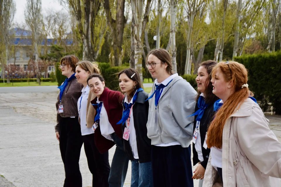 Мария Львова-Белова: «Здесь очень интересно. Я нашёл друзей, и мне нравится, что можно попробовать себя в разных занятиях – от спорта до творчества», – делится Дима Мария Львова-Белова: «Здесь очень интересно. Я нашёл друзей, и мне нравится, что можно попробовать себя в разных занятиях – от спорта до творчества», – делится Дима