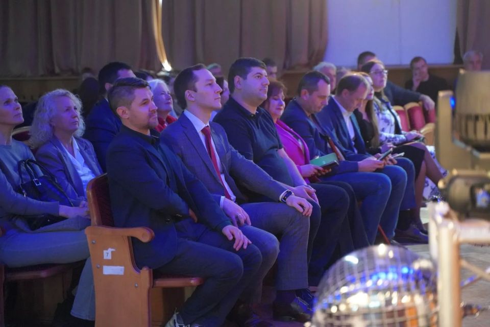 Министр промышленности и торговли Республики Крым Анушаван Агаджанян принял участие в торжественном мероприятии, посвящённом 11-летию Физико-технического института Крымского федерального университета им. В.И. Вернадского Министр промышленности и торговли Республики Крым Анушаван Агаджанян принял участие в торжественном мероприятии, посвящённом 11-летию Физико-технического института Крымского федерального университета им. В.И. Вернадского