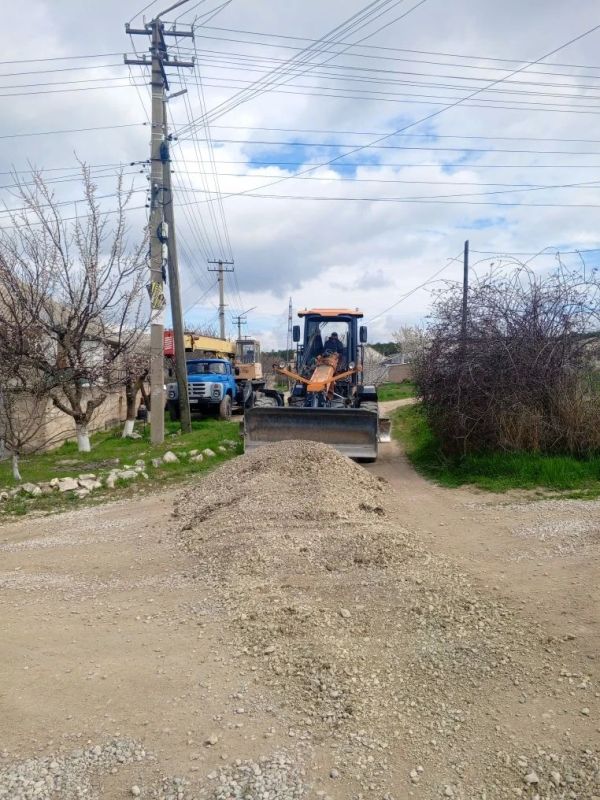 В Бахчисарае продолжаются работы по аварийному ямочному ремонту и грейдированию дорог муниципального значения В Бахчисарае продолжаются работы по аварийному ямочному ремонту и грейдированию дорог муниципального значения