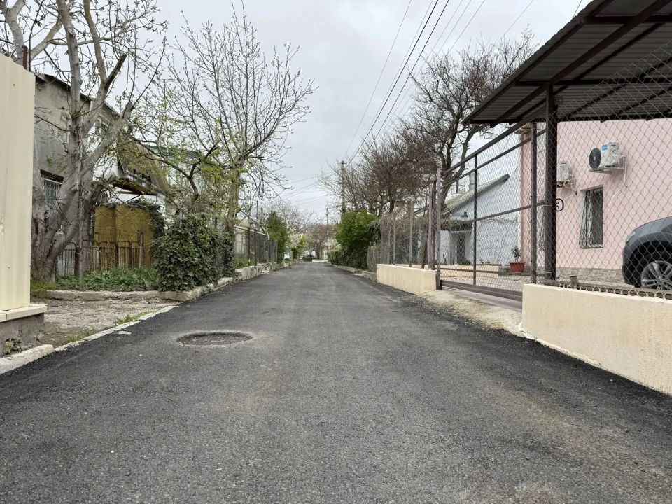 В Евпатории продолжается ямочный ремонт дорог В Евпатории продолжается ямочный ремонт дорог