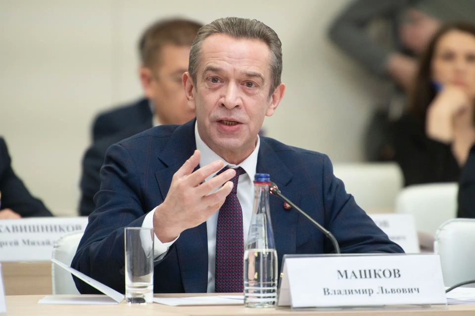 Михаил Развожаев: Сегодня вместе с помощником Президента, секретарем Госсовета Алексеем Геннадьевичем Дюминым и министром культуры РФ Ольгой Борисовной Любимовой провели расширенное заседание комиссии Госсовета по культуре и... Михаил Развожаев: Сегодня вместе с помощником Президента, секретарем Госсовета Алексеем Геннадьевичем Дюминым и министром культуры РФ Ольгой Борисовной Любимовой провели расширенное заседание комиссии Госсовета по культуре и...