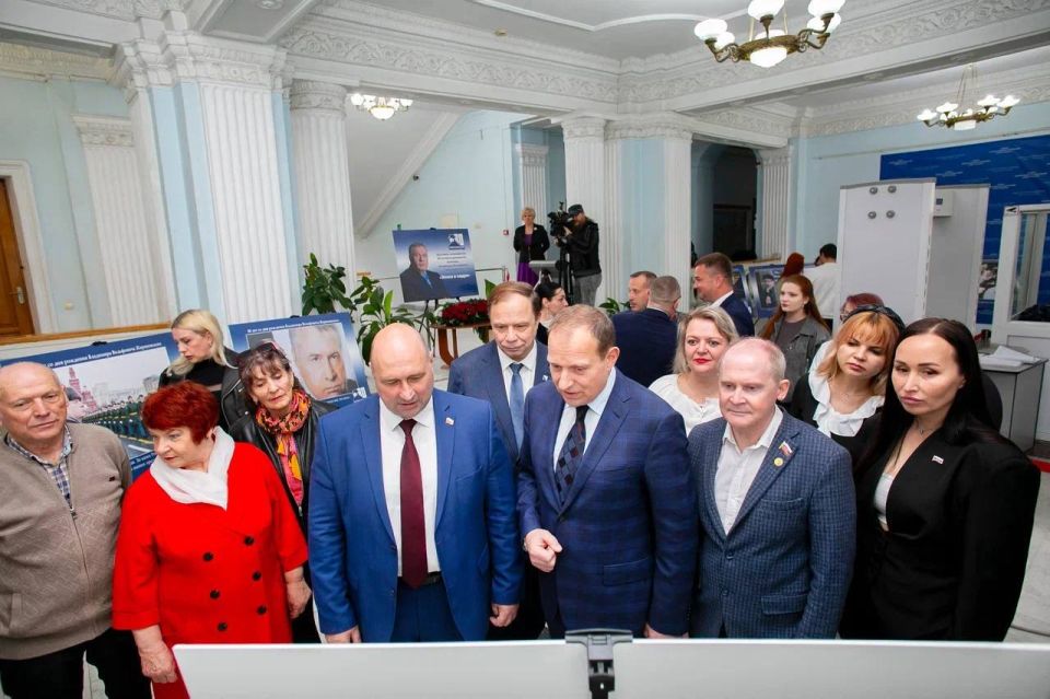 Члены Общественной палаты Севастополя приняли участие в торжественном открытии фотовыставки «Эпоха в кадре» Члены Общественной палаты Севастополя приняли участие в торжественном открытии фотовыставки «Эпоха в кадре»