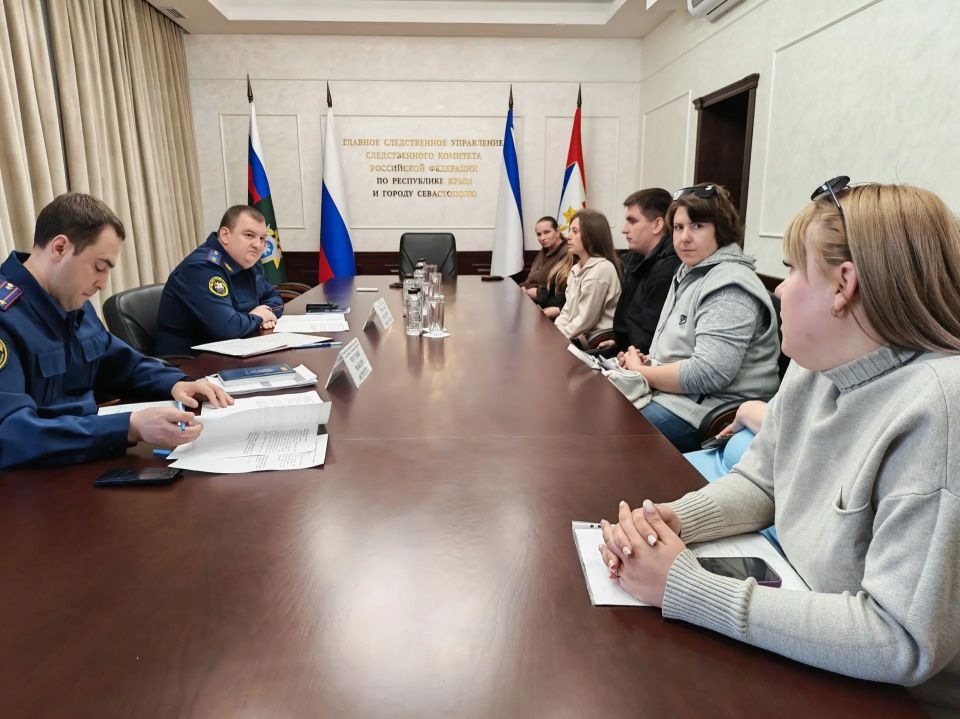 Руководитель ГСУ СК России по Республике Крым и городу Севастополю провел личный прием детей-сирот Руководитель ГСУ СК России по Республике Крым и городу Севастополю провел личный прием детей-сирот