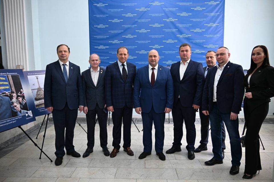 Члены Общественной палаты Севастополя приняли участие в торжественном открытии фотовыставки «Эпоха в кадре» Члены Общественной палаты Севастополя приняли участие в торжественном открытии фотовыставки «Эпоха в кадре»