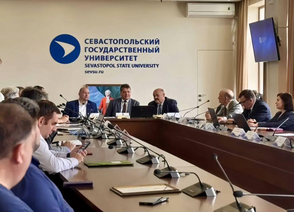 Владимир Немцев: Накануне в СевГУ состоялось заседание президиума Крымской академии наук и университетско-академического консорциума «Морские науки, технологии и региональные экосистемы»