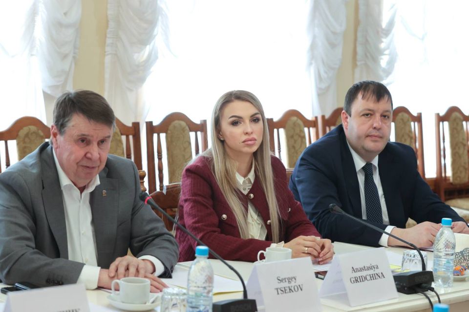 Анастасия Гридчина: Сегодня в Государственном Совете Республики Крым прошла встреча с иностранными журналистами из Китая, Конго, Малайзии, Никарагуа, Северной Македонии, Турции, Эквадора, Эфиопии и Японии, прибывшими в... Анастасия Гридчина: Сегодня в Государственном Совете Республики Крым прошла встреча с иностранными журналистами из Китая, Конго, Малайзии, Никарагуа, Северной Македонии, Турции, Эквадора, Эфиопии и Японии, прибывшими в...