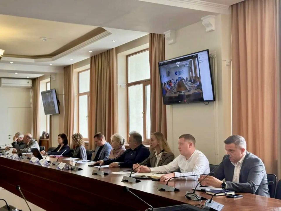 Владимир Немцев: Накануне в СевГУ состоялось заседание президиума Крымской академии наук и университетско-академического консорциума «Морские науки, технологии и региональные экосистемы» Владимир Немцев: Накануне в СевГУ состоялось заседание президиума Крымской академии наук и университетско-академического консорциума «Морские науки, технологии и региональные экосистемы»
