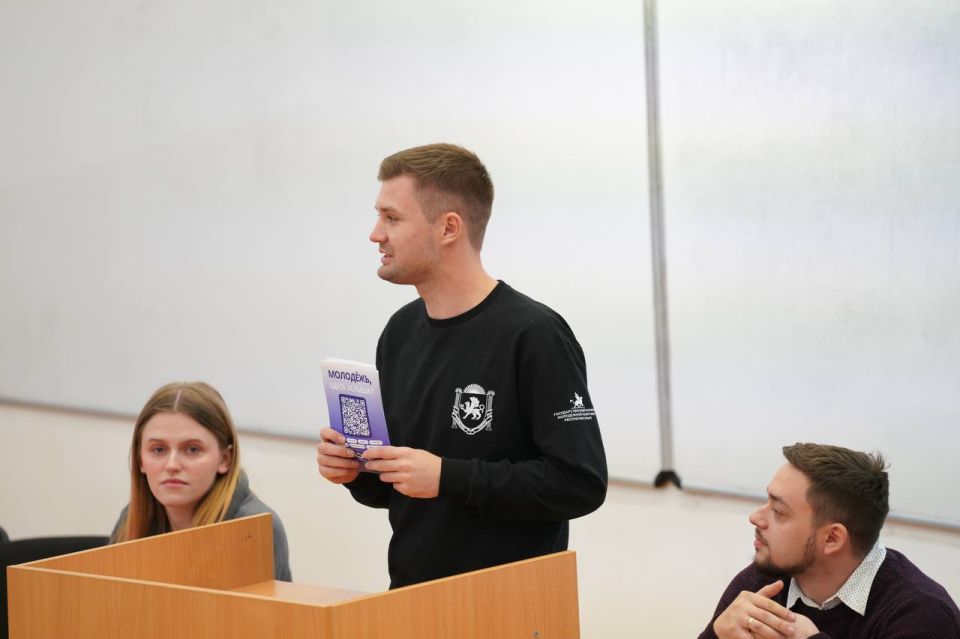 Алексей Зинченко: В Таврической академии КФУ им. В.И. Вернадского встретился со старостами учебных групп Алексей Зинченко: В Таврической академии КФУ им. В.И. Вернадского встретился со старостами учебных групп