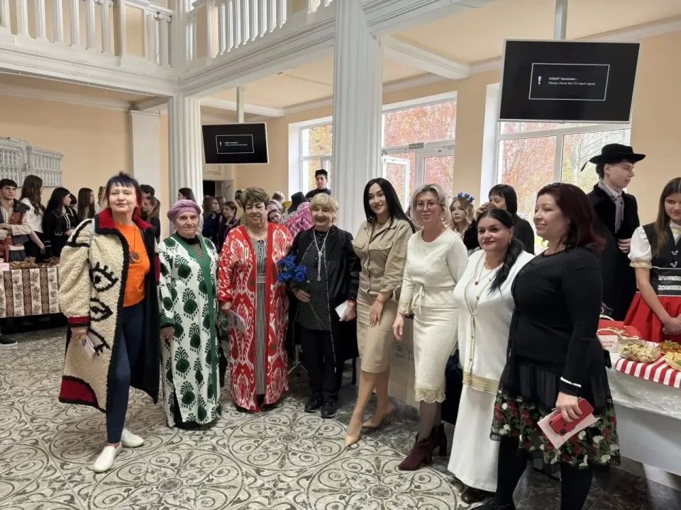 В Крымском филиале Российского государственного университета правосудия имени В. М. Лебедева ярко и душевно стартовал ежегодный Фестиваль дружбы народов В Крымском филиале Российского государственного университета правосудия имени В. М. Лебедева ярко и душевно стартовал ежегодный Фестиваль дружбы народов