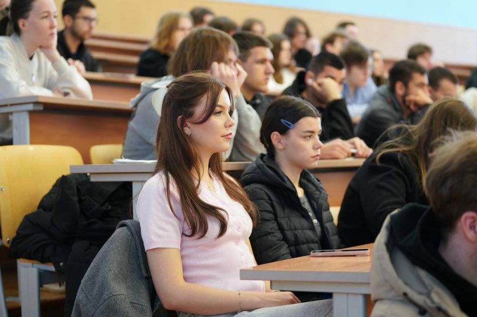 Алексей Зинченко: В Таврической академии КФУ им. В.И. Вернадского встретился со старостами учебных групп Алексей Зинченко: В Таврической академии КФУ им. В.И. Вернадского встретился со старостами учебных групп