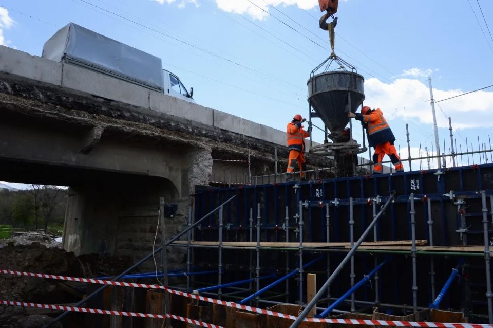 В Крыму стартовал капремонт моста на трассе Симферополь — Ялта В Крыму стартовал капремонт моста на трассе Симферополь — Ялта