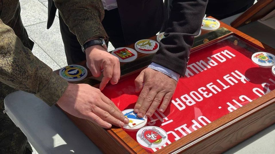 Севастополь стал финальной точкой акции "Знамя Победы", стартовавшей из Дагестана, сообщил губернатор Михаил Развожаев Севастополь стал финальной точкой акции "Знамя Победы", стартовавшей из Дагестана, сообщил губернатор Михаил Развожаев