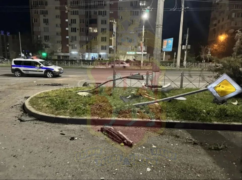 В МВД Крыма рассказали подробности жуткой ночной аварии в Симферополе В МВД Крыма рассказали подробности жуткой ночной аварии в Симферополе