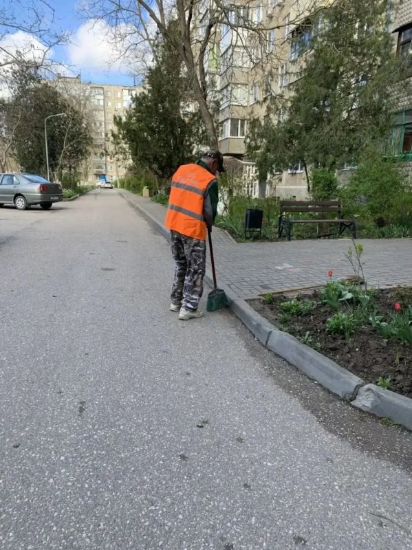 Управляющие компании города продолжают проводить ремонты в многоквартирных домах Керчи Управляющие компании города продолжают проводить ремонты в многоквартирных домах Керчи