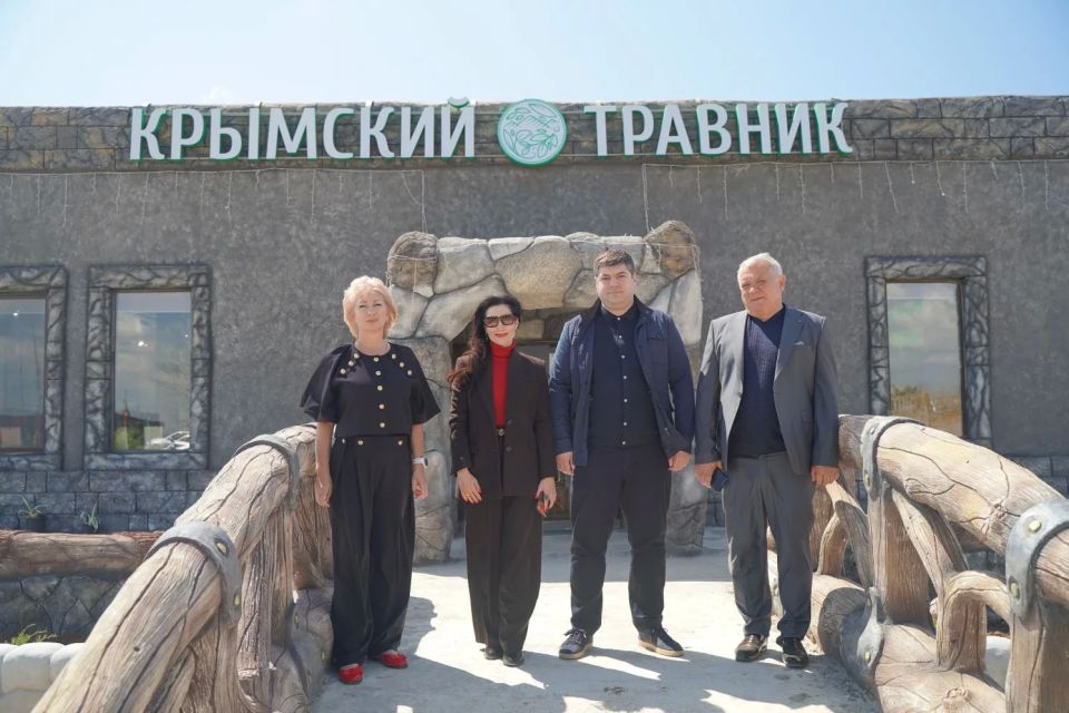 Министр промышленности и торговли Республики Крым Анушаван Агаджанян совместно с председателем Комитета Госсовета Крыма по промышленности, торговле и предпринимательству Оксана Доброрез с рабочим визитом посетили... Министр промышленности и торговли Республики Крым Анушаван Агаджанян совместно с председателем Комитета Госсовета Крыма по промышленности, торговле и предпринимательству Оксана Доброрез с рабочим визитом посетили...
