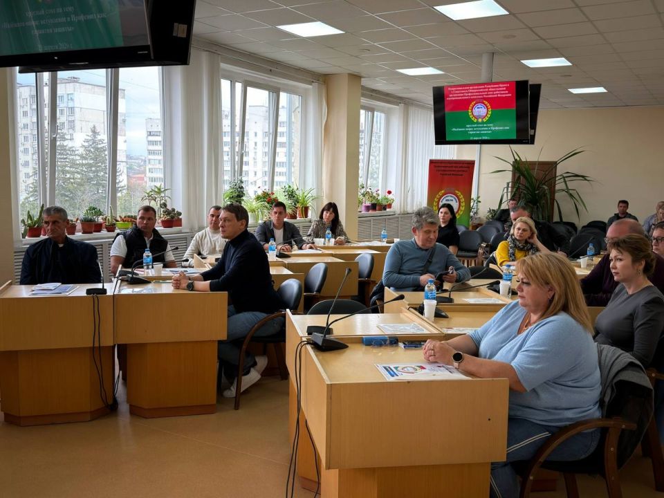Социальная защита аграриев: в Минсельхозе Крыма обсудили роль Профсоюза как надежной опоры Социальная защита аграриев: в Минсельхозе Крыма обсудили роль Профсоюза как надежной опоры