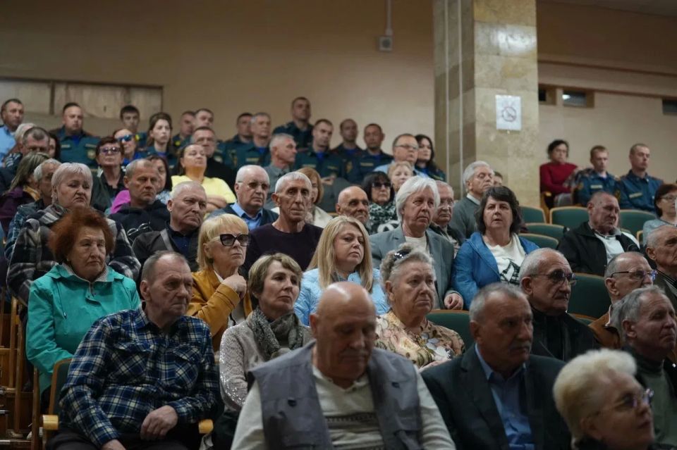 Александр Юрьев: В Евпатории прошёл памятный вечер, посвящённый 40-й годовщине аварии на Чернобыльской атомной электростанции Александр Юрьев: В Евпатории прошёл памятный вечер, посвящённый 40-й годовщине аварии на Чернобыльской атомной электростанции