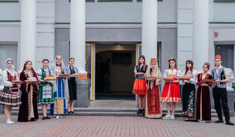 В Крымском филиале Российского государственного университета правосудия имени В. М. Лебедева ярко и душевно стартовал ежегодный Фестиваль дружбы народов В Крымском филиале Российского государственного университета правосудия имени В. М. Лебедева ярко и душевно стартовал ежегодный Фестиваль дружбы народов