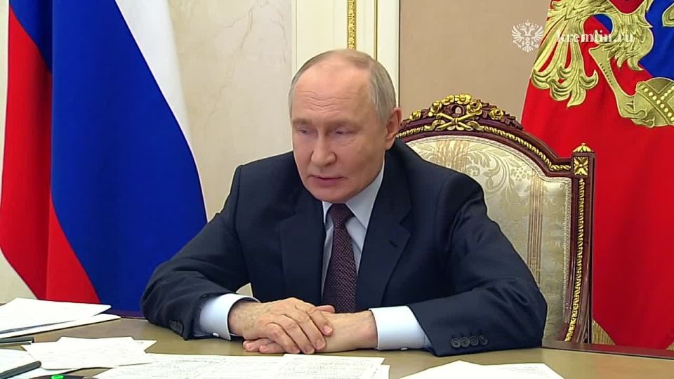 Путин поручил проработать механизм бесперебойной работы жизнеобеспечивающих интернет-сервисов при ограничениях мобильного интернета