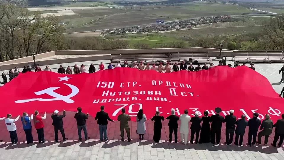 Севастополь стал финальной точкой акции "Знамя Победы", стартовавшей из Дагестана, сообщил губернатор Михаил Развожаев