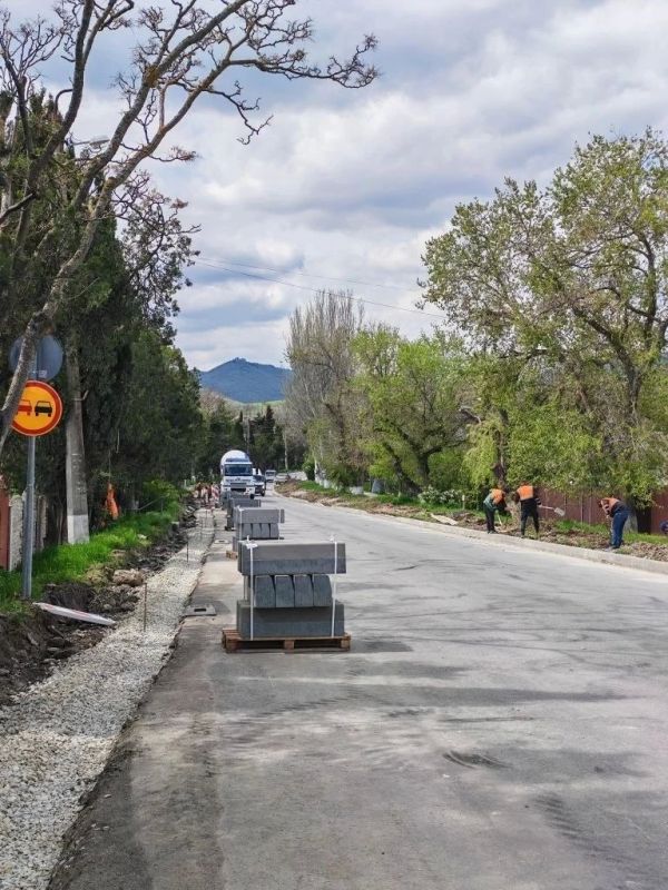 В Крыму обновляют дорогу Алушта — Судак — Феодосия В Крыму обновляют дорогу Алушта — Судак — Феодосия