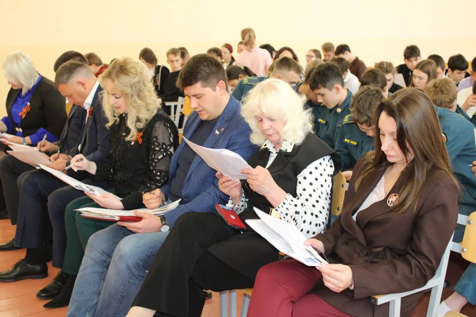 Сегодня, 24 апреля, на базе МБОУ СОШ №2 посёлка Ленино состоялась VIII международная историко-патриотическая акция «Диктант Победы» Сегодня, 24 апреля, на базе МБОУ СОШ №2 посёлка Ленино состоялась VIII международная историко-патриотическая акция «Диктант Победы»