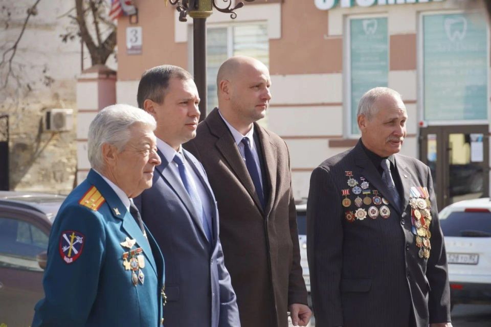 В канун 40-й годовщины аварии на Чернобыльской АЭС в Керчи прошло возложение цветов к мемориалу в память о жертвах одной из страшнейших техногенных катастроф 20 века В канун 40-й годовщины аварии на Чернобыльской АЭС в Керчи прошло возложение цветов к мемориалу в память о жертвах одной из страшнейших техногенных катастроф 20 века